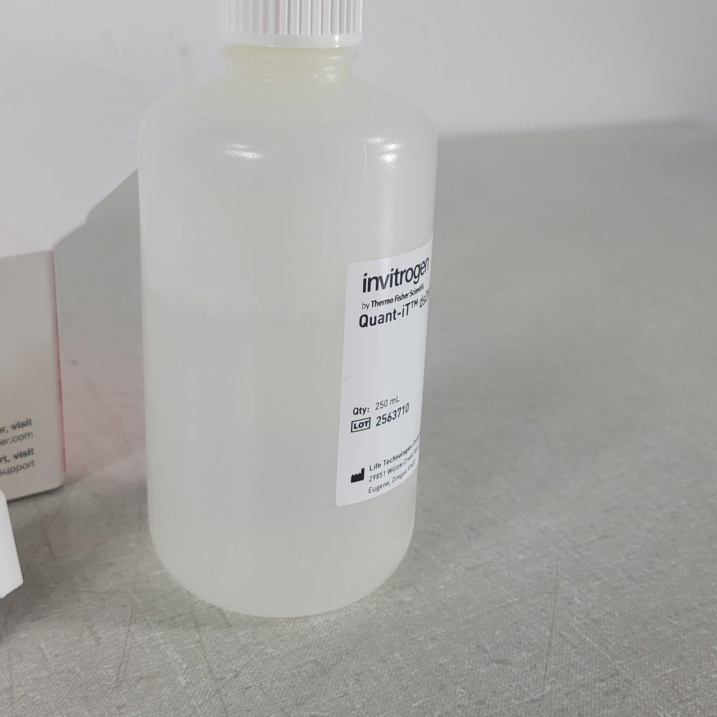 Thermo Invitrogen Q33130 Quant-iT dsDNA Assay Kit Broad Range Quantification
