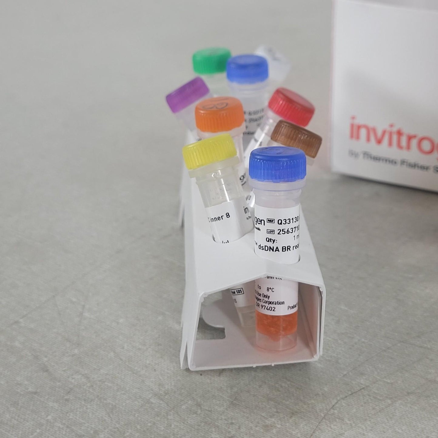 Thermo Invitrogen Q33130 Quant-iT dsDNA Assay Kit Broad Range Quantification