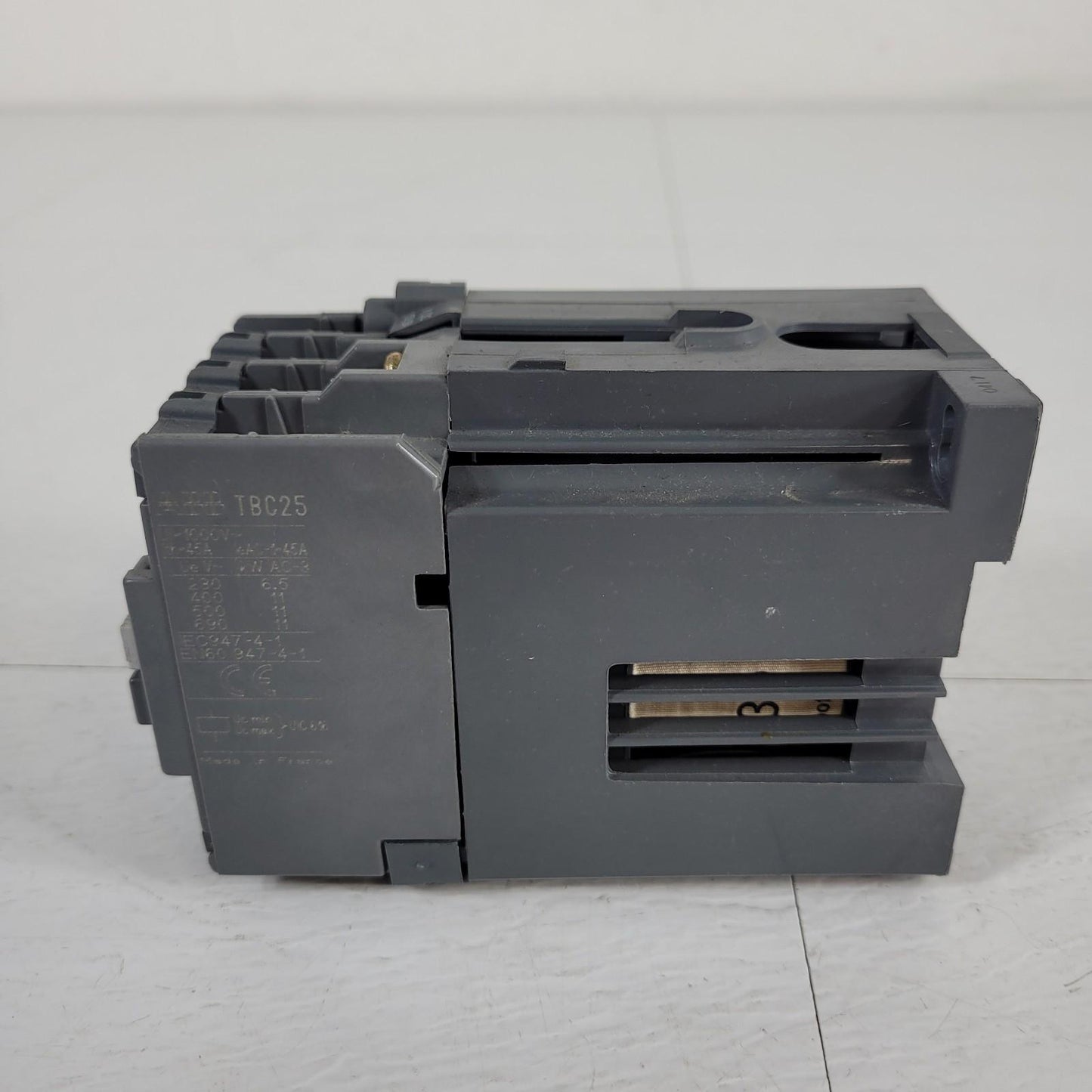 ABB TBC25-30-10 V DC 152-264V Activated Contactor 3 Main Poles One N/O Pole Used