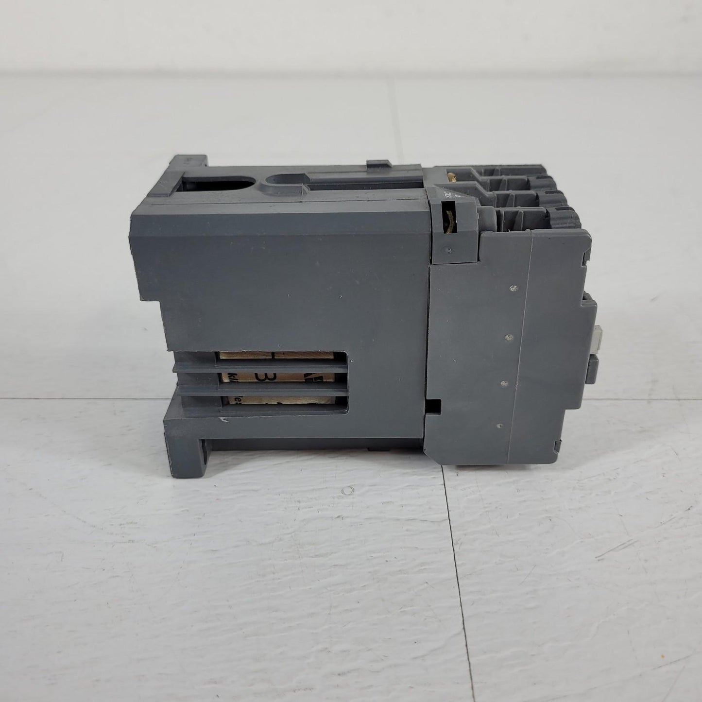 ABB TBC25-30-10 V DC 152-264V Activated Contactor 3 Main Poles One N/O Pole Used