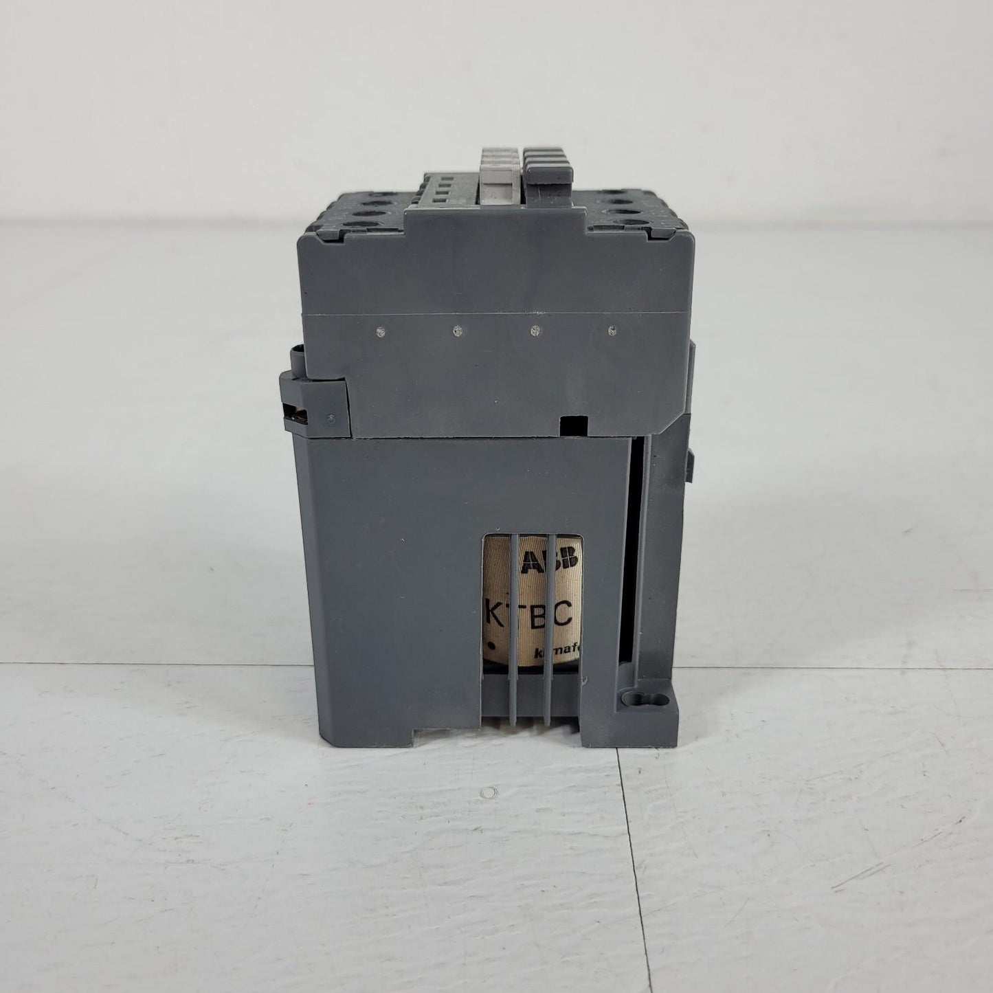 ABB TBC25-30-10 V DC 152-264V Activated Contactor 3 Main Poles One N/O Pole Used
