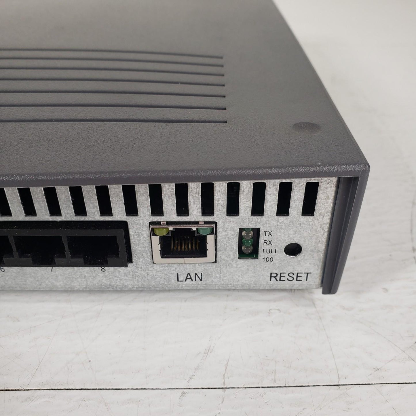Dialogic PIMG80LS Analog FXO 8-Line Media Gateway DMG1008LSW