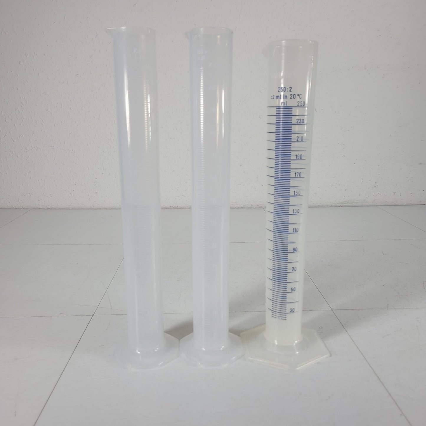 250 mL Graduated Cylinders Set Of Three +-2ml In 20°C Polypropylene