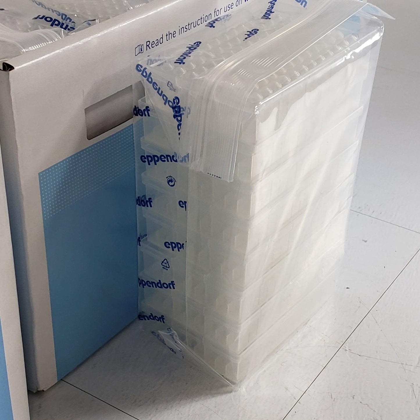 Eppendorf 951032107 Deepwell Plate 96/500 µL 64 Plates Protein LoBind PCR Clean