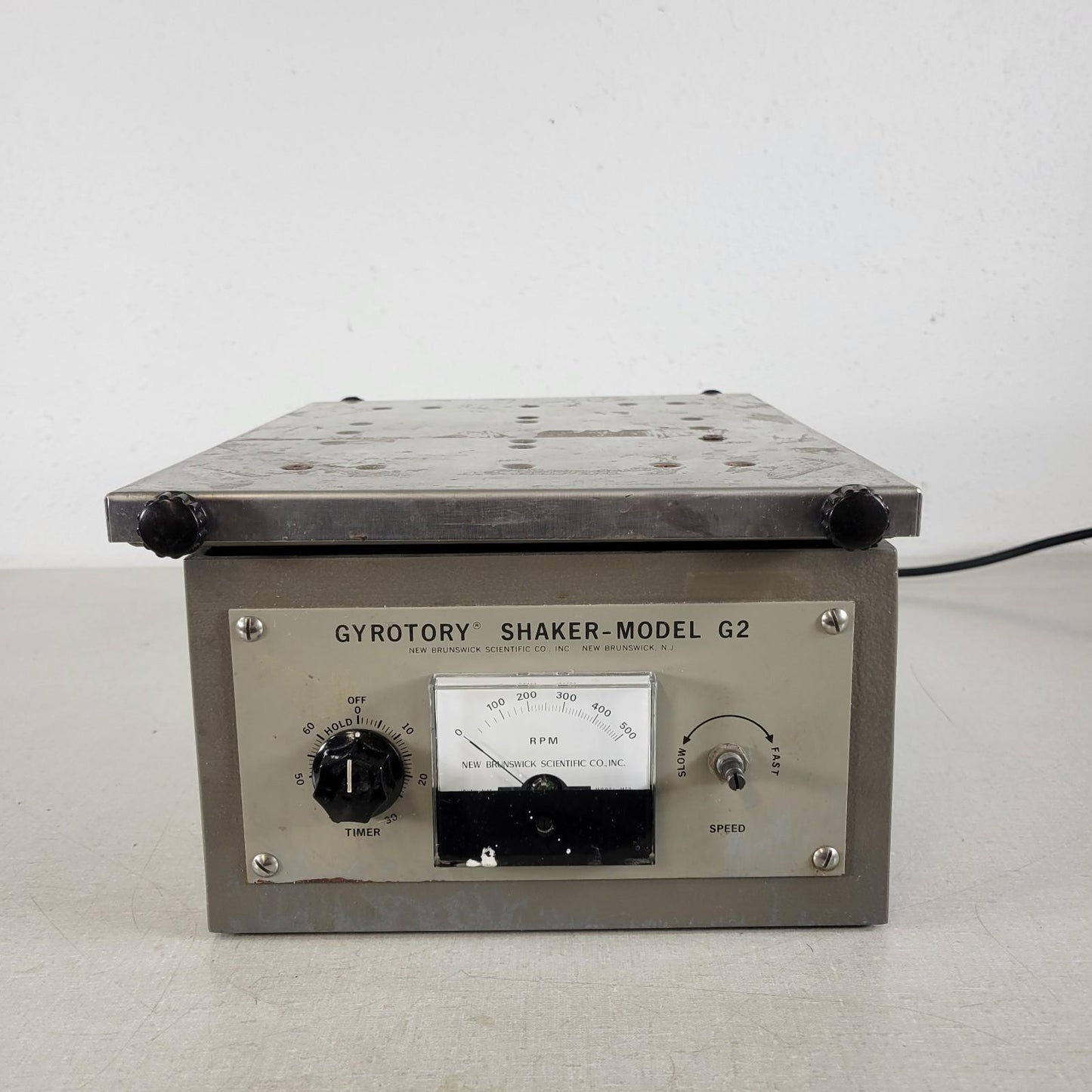 New Brunswick Scientific Co Gyrotory Shaker-Model G2 0-500 RPM 115V 2A
