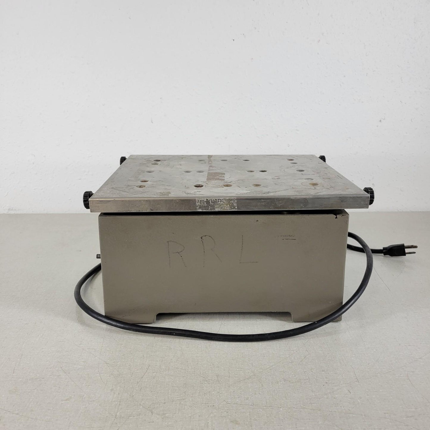New Brunswick Scientific Co Gyrotory Shaker-Model G2 0-500 RPM 115V 2A