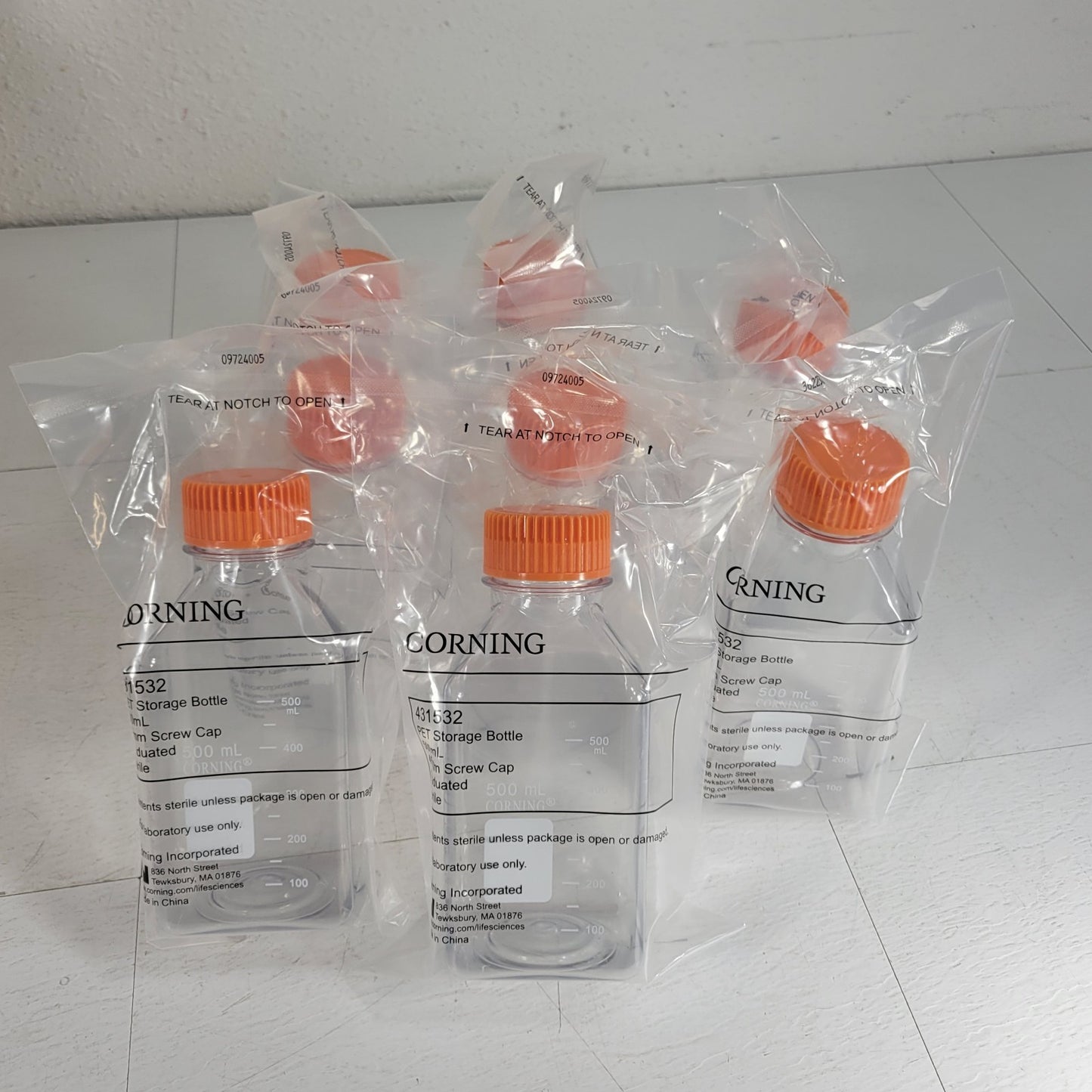 Lot of 8 Corning 431532 PET Storage Botte 500mL 45mm Screw Cap Graduated