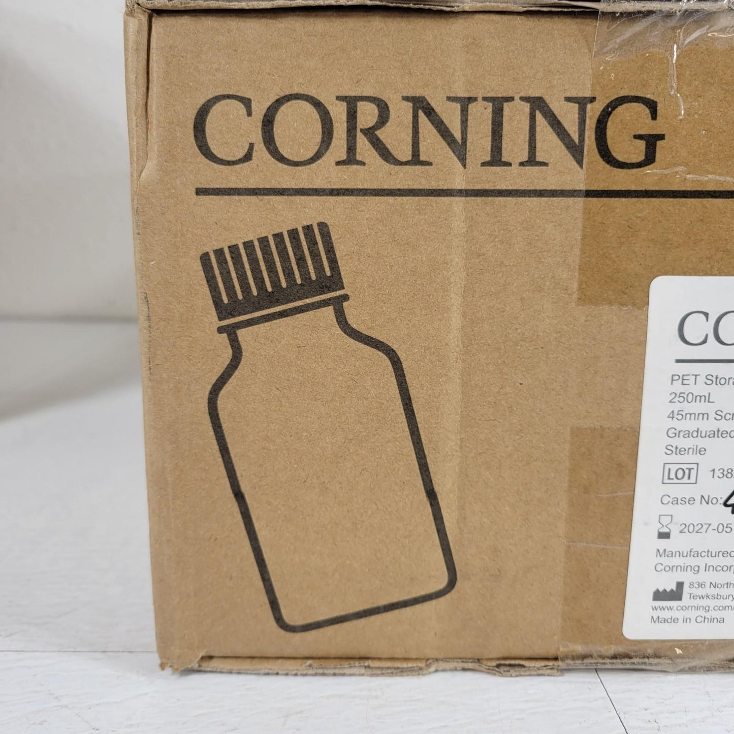 24/Case Corning 431531 PET Storage Bottle 250mL 45mm Screw Cap Graduated