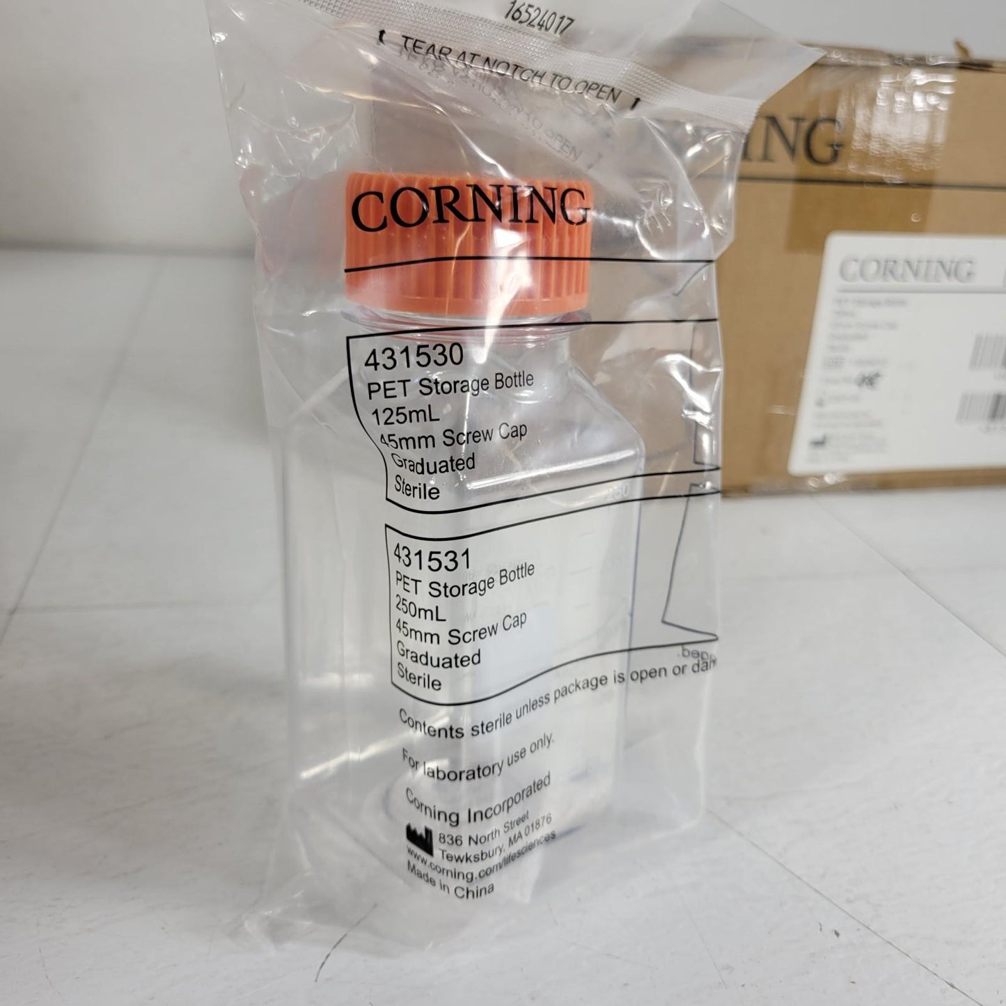 24/Case Corning 431531 PET Storage Bottle 250mL 45mm Screw Cap Graduated