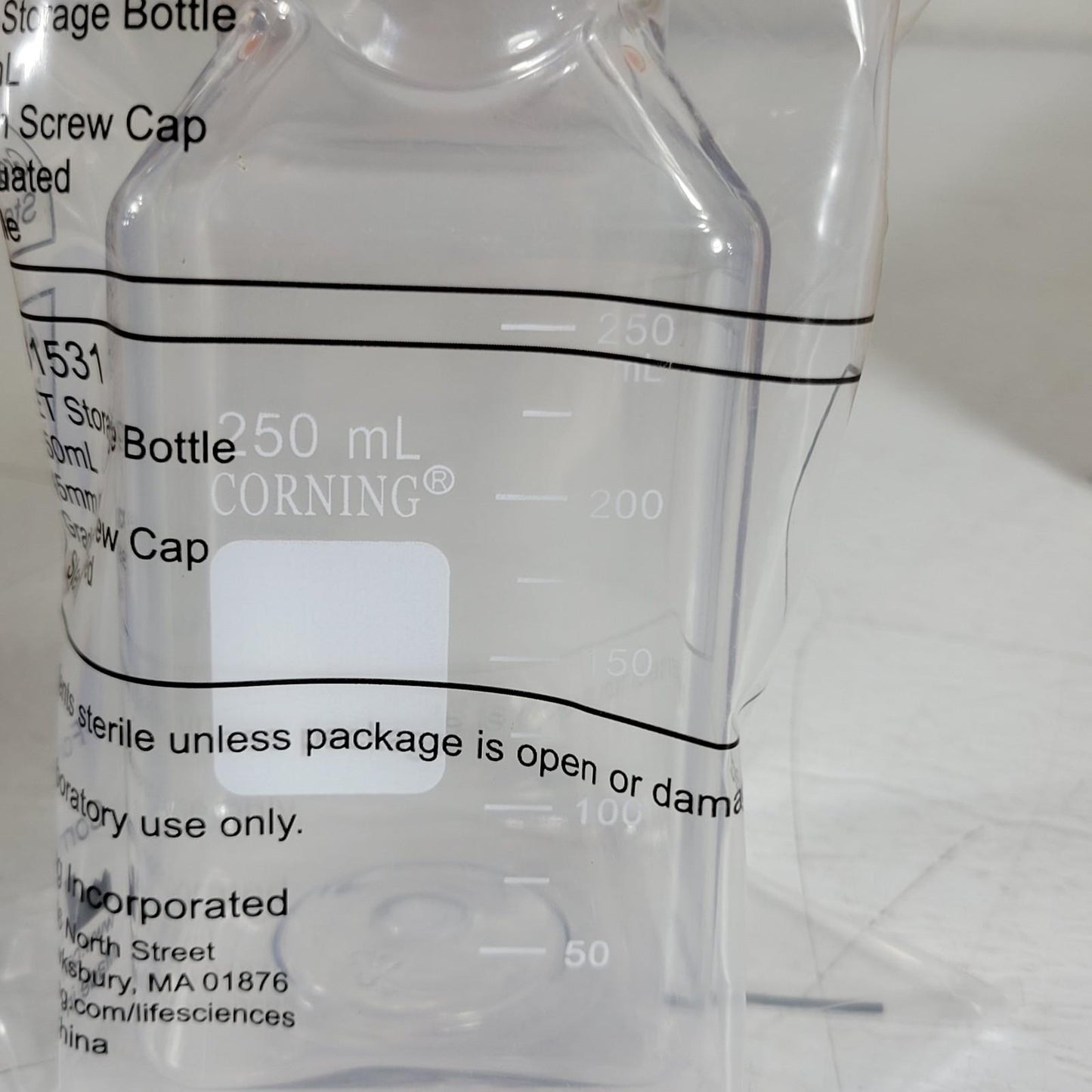 24/Case Corning 431531 PET Storage Bottle 250mL 45mm Screw Cap Graduated