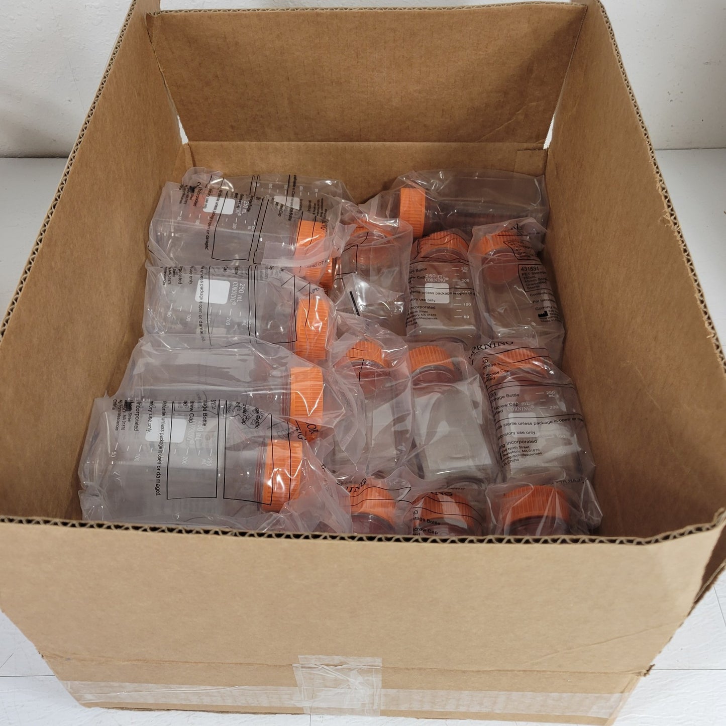 Case of 20 Corning 431531 PET Storage Bottle 250mL 45mm Screw Cap Graduated