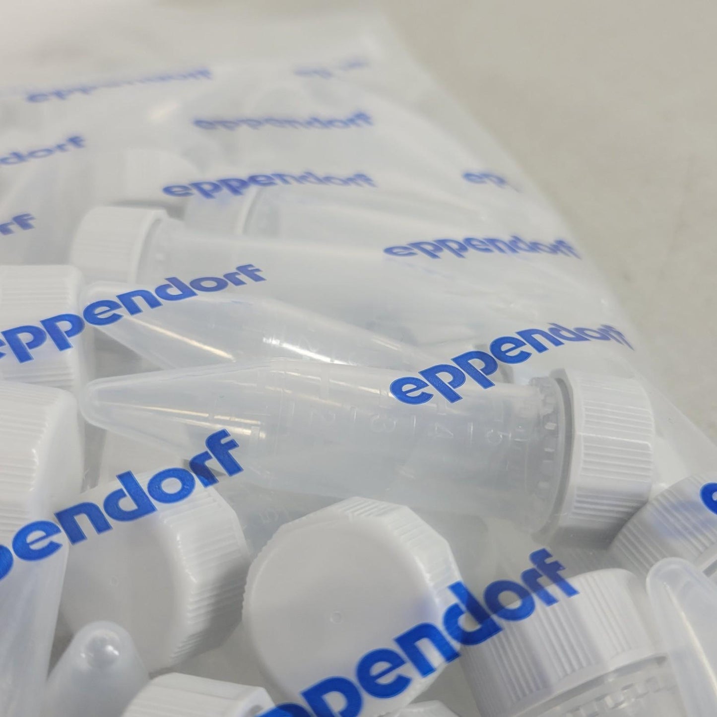 Eppendorf 0030122321 5.0mL Tubes Screw Cap 200 Count