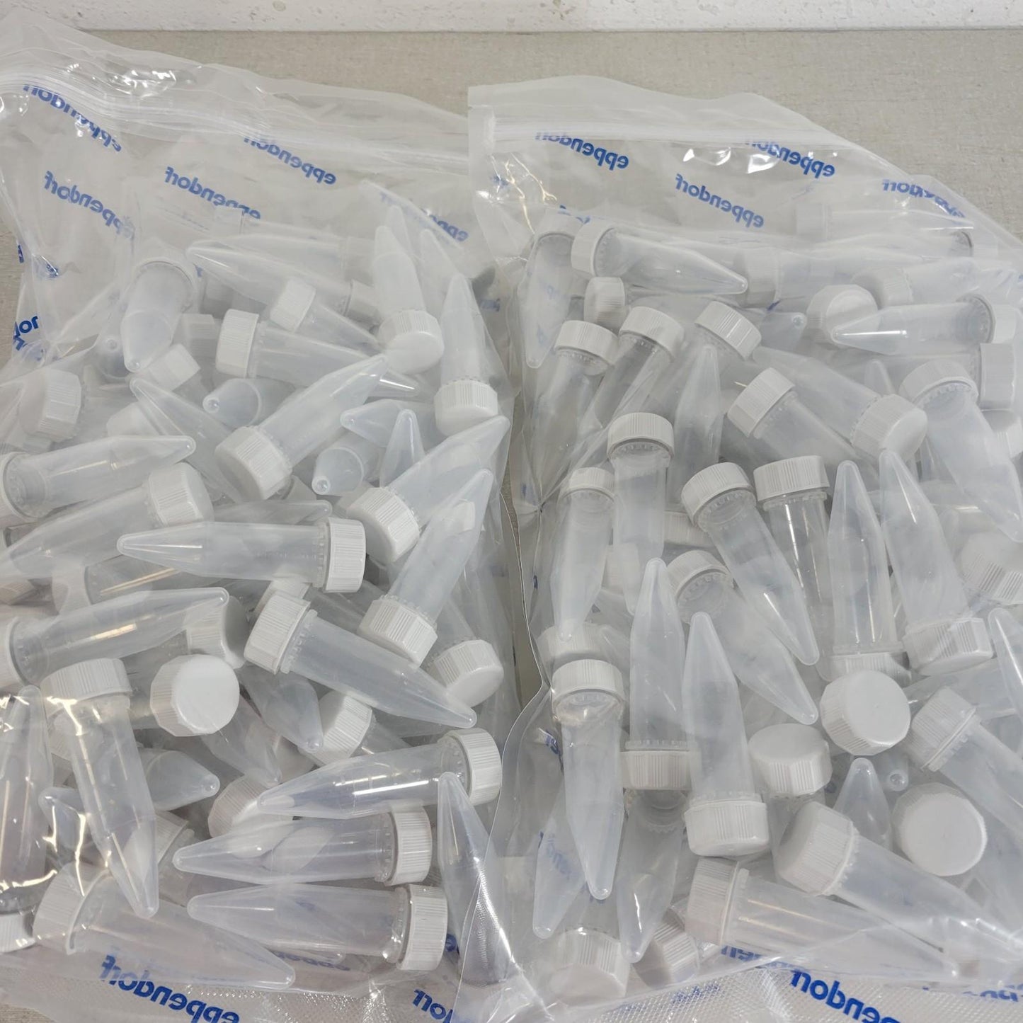 Eppendorf 0030122321 5.0mL Tubes Screw Cap 200 Count