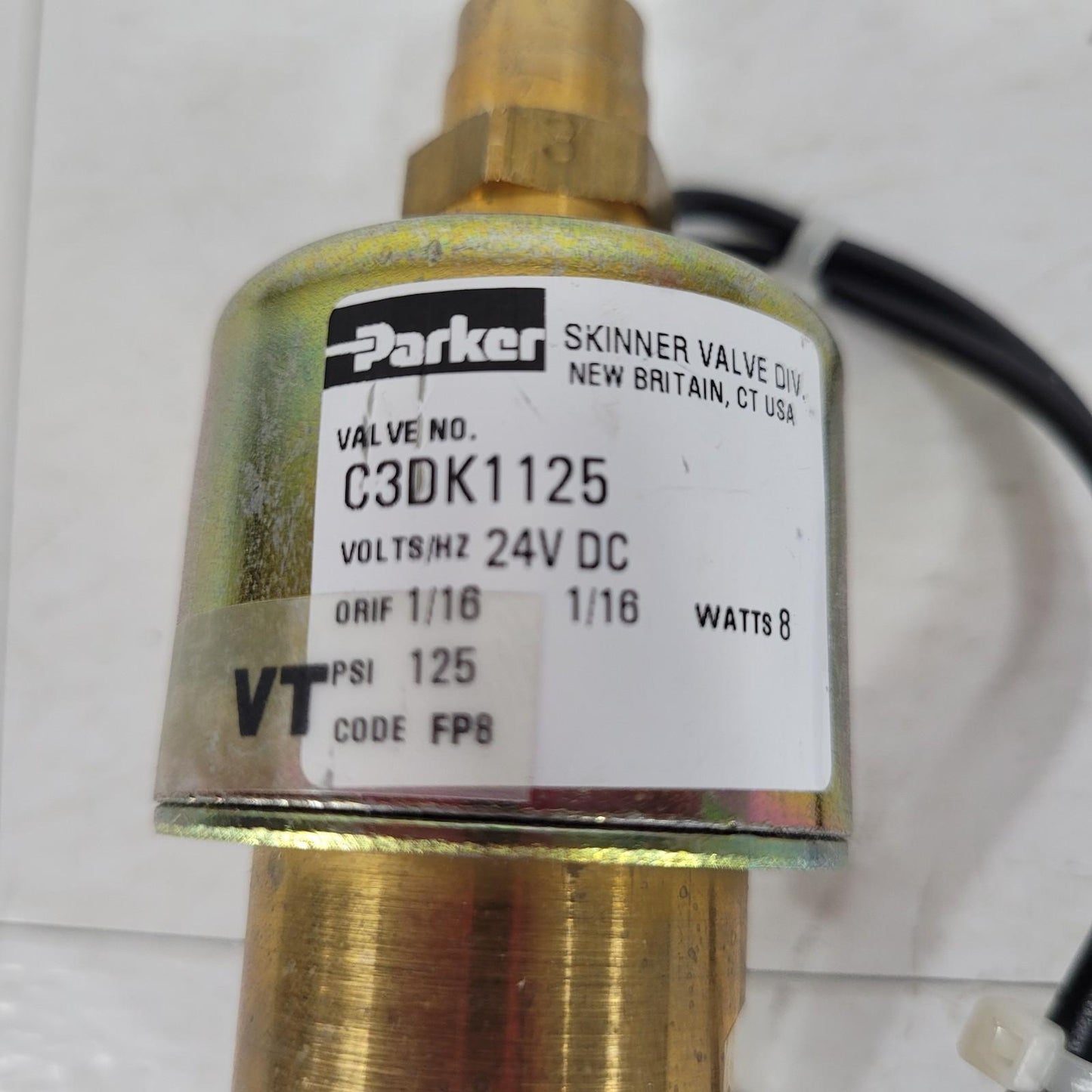 Parker C3DK1125 3-Way Solenoid Fluid Control Valve 125 PSI 24V DC FP8