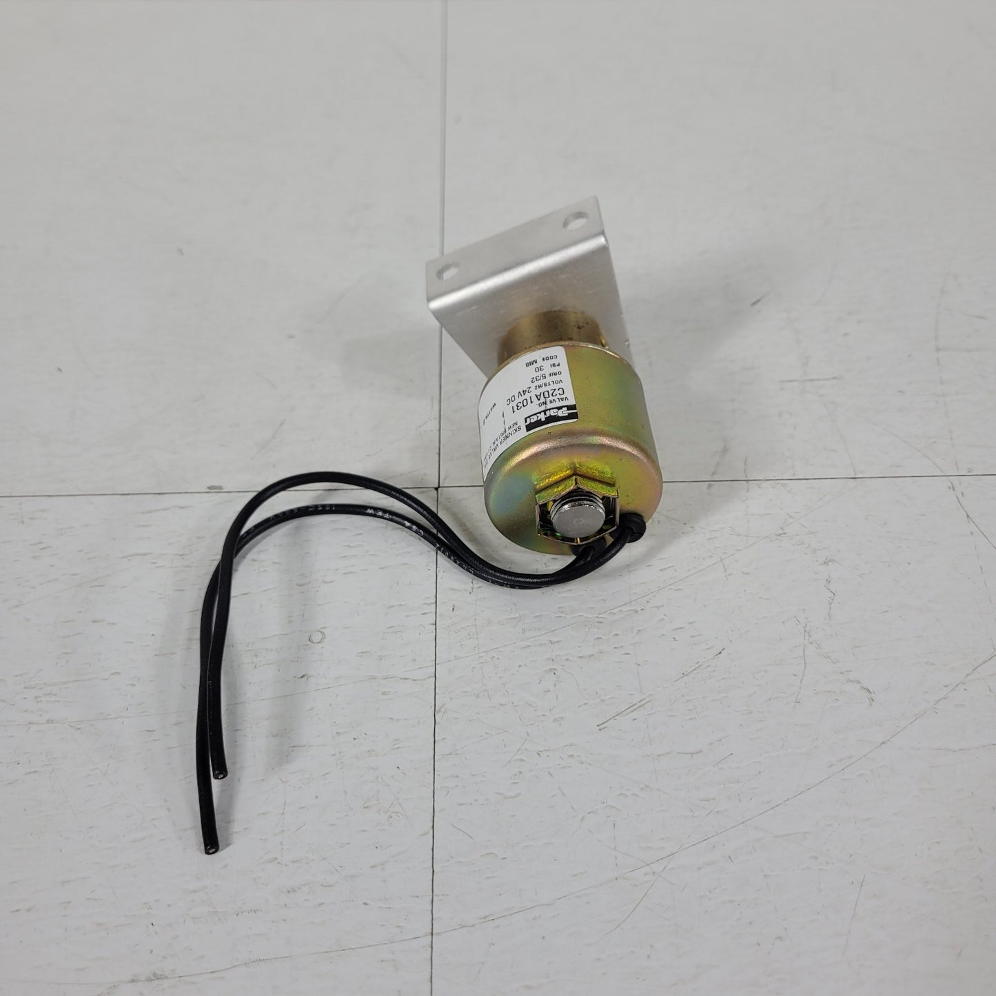 Parker C2DA1031 2-Way Solenoid Fluid Control Valve 30 PSI 24V DC MI8