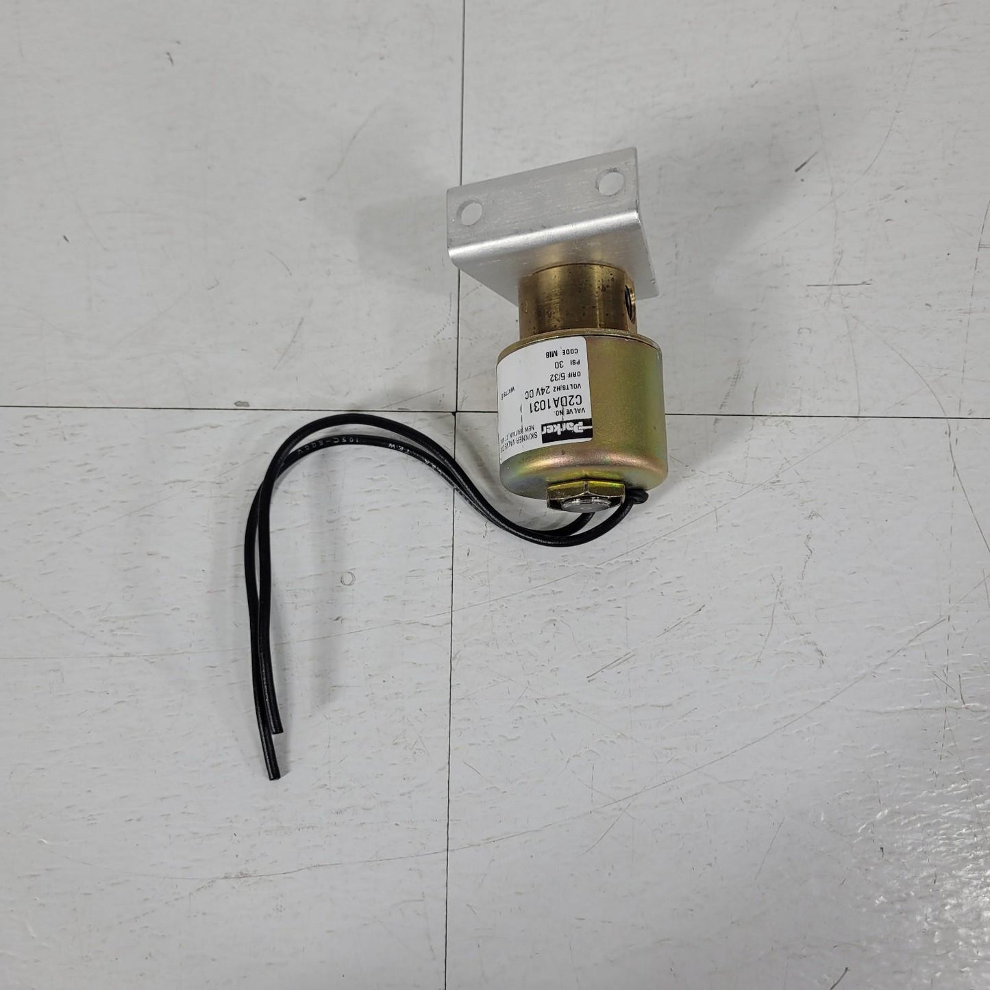 Parker C2DA1031 2-Way Solenoid Fluid Control Valve 30 PSI 24V DC MI8