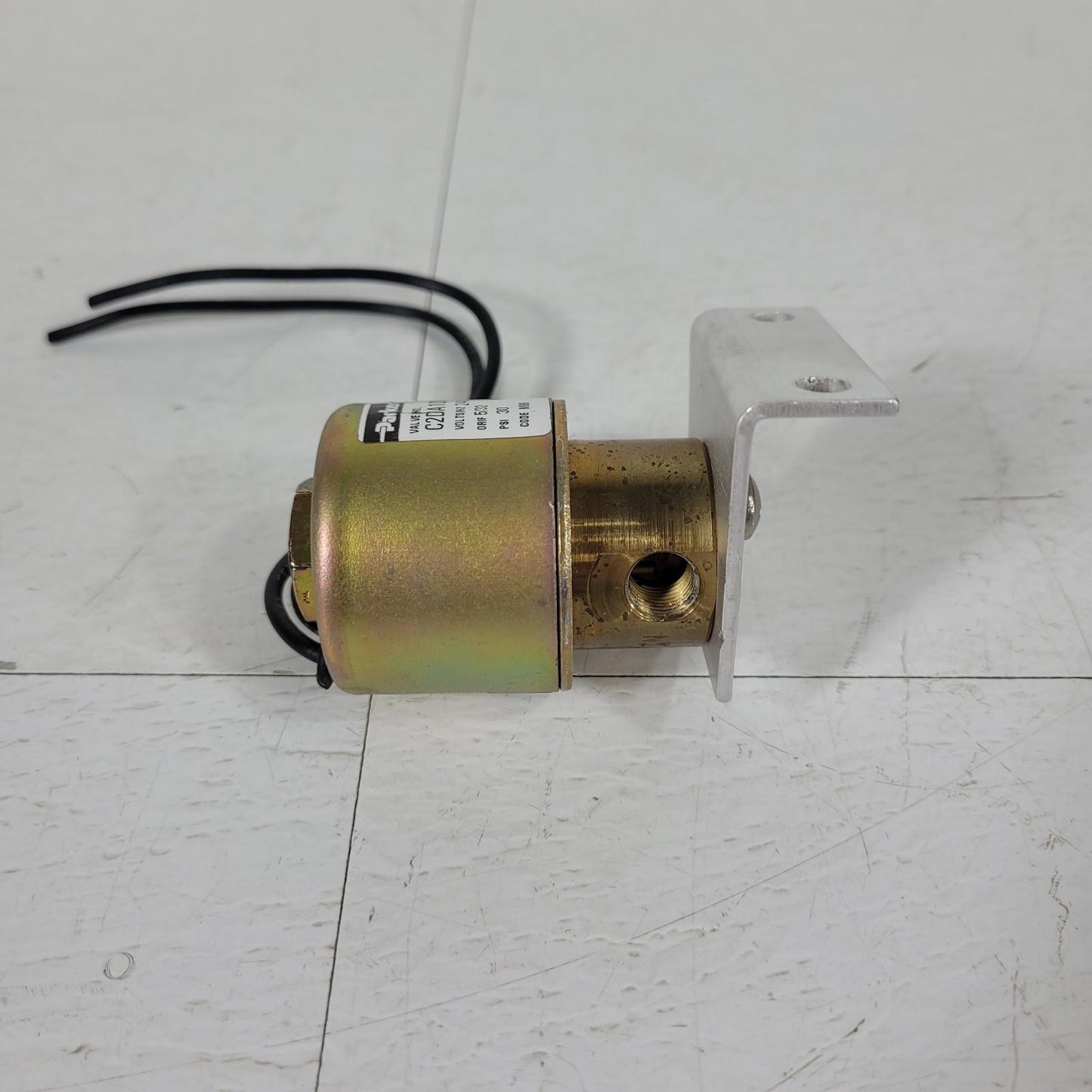 Parker C2DA1031 2-Way Solenoid Fluid Control Valve 30 PSI 24V DC MI8