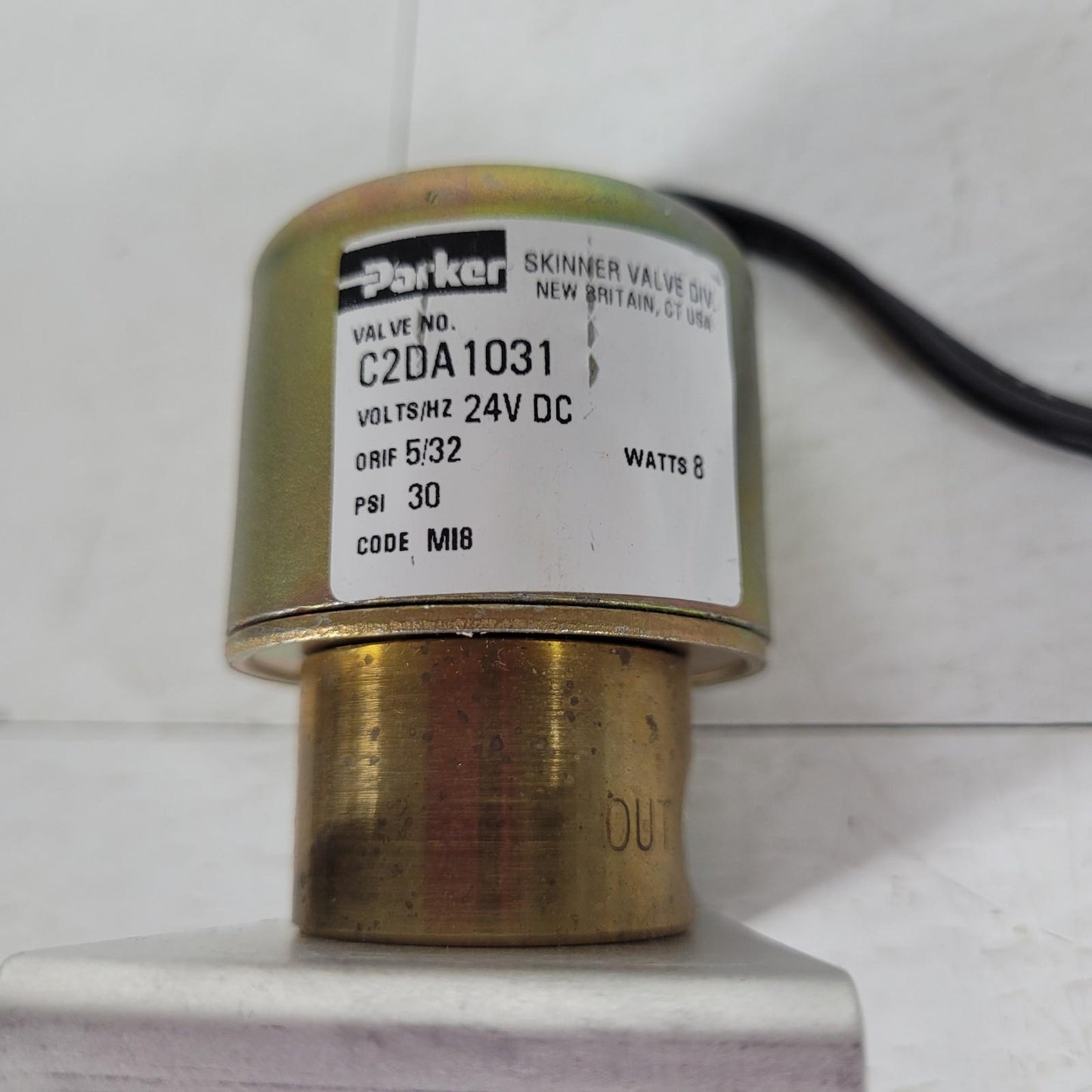 Parker C2DA1031 2-Way Solenoid Fluid Control Valve 30 PSI 24V DC MI8