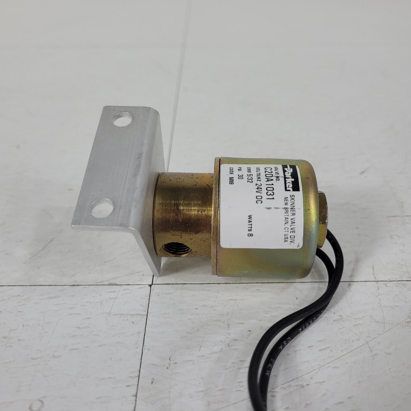 Parker C2DA1031 2-Way Solenoid Fluid Control Valve 30 PSI 24V DC MI8