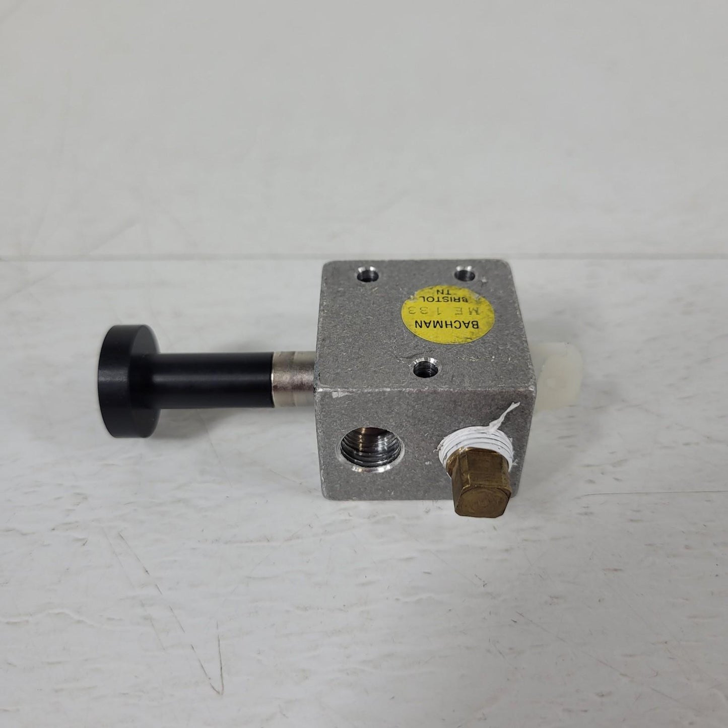Bachman ME-133 Manual 2-Way Valve Body Aluminum Housing Tapped Sides