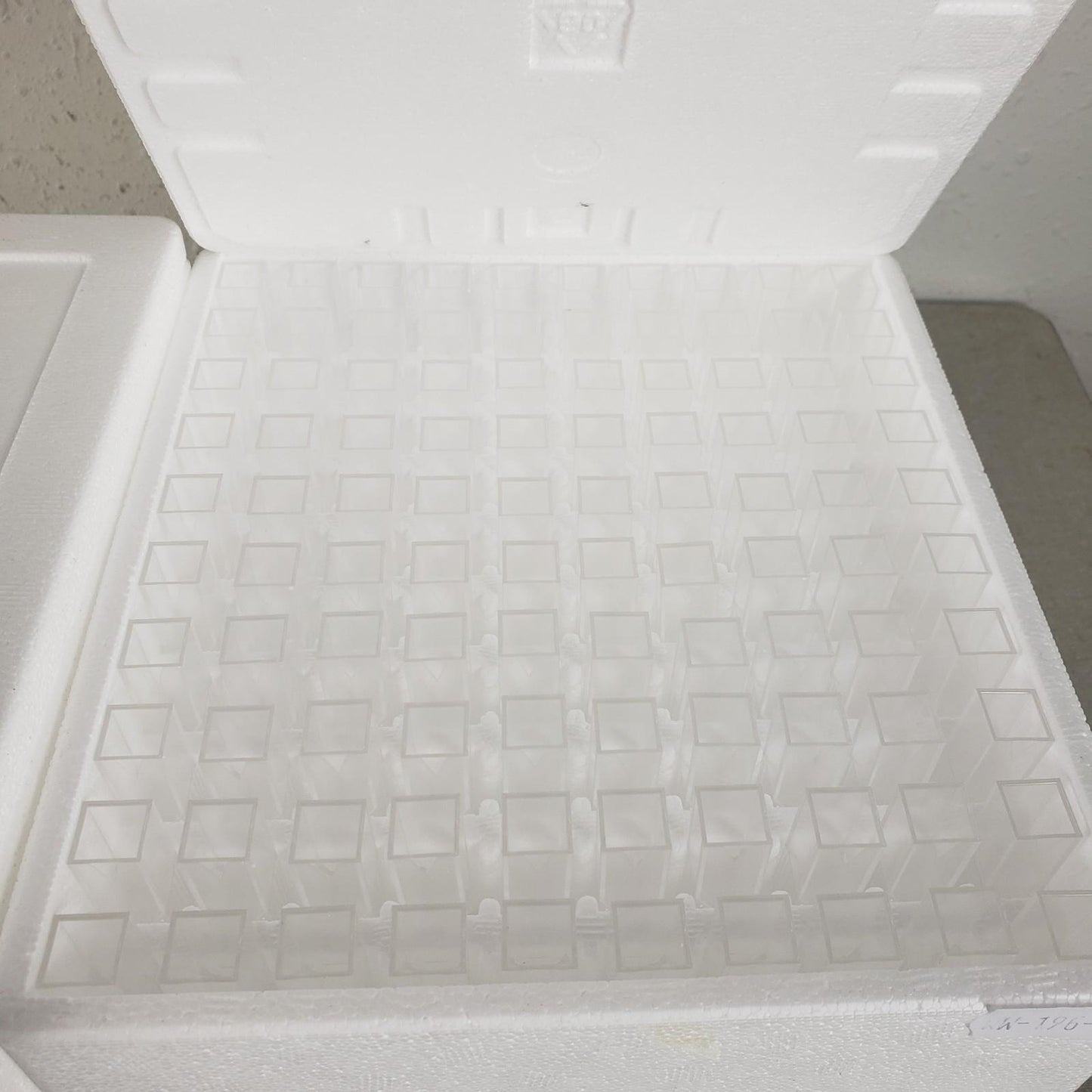 VWR 97000-590 Cuvettes PMMA Semi-Micro 12.5x12.5x45mm Spectrophotometry 330 pcs