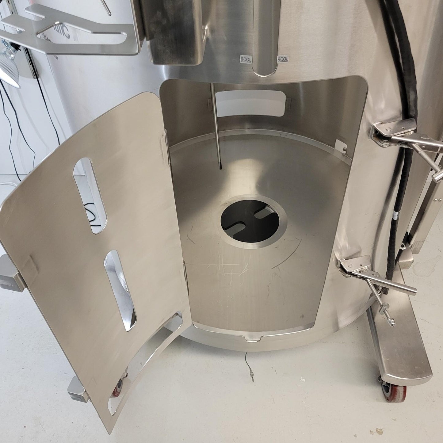 2020 Thermo HyPerforma 1000L Single-Use Mixer SUM1000.5082 Non-Jacketed