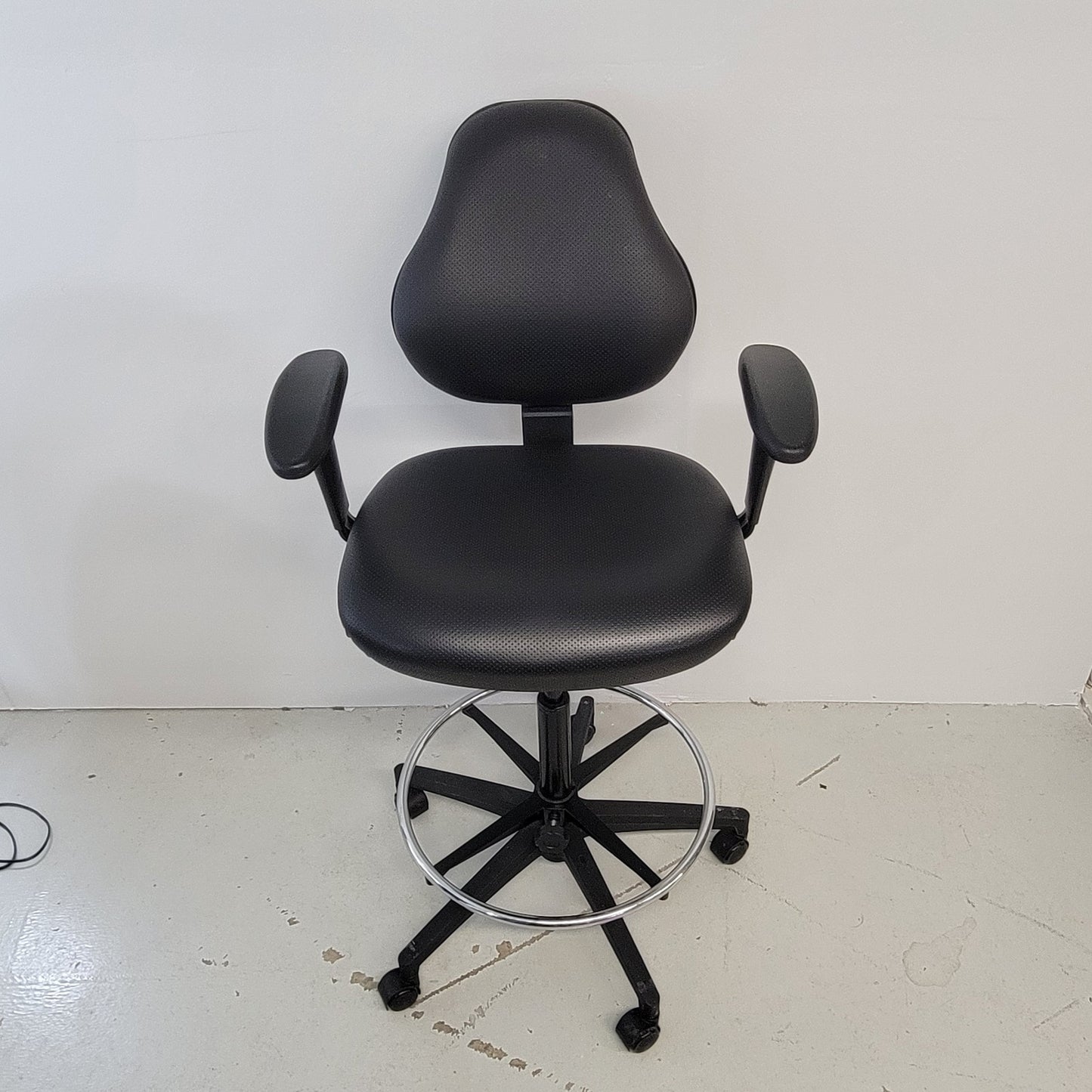 VWR Avantor 76308-740 Lab Laboratory Chair w/ Adjustable Black Vinyl Stool