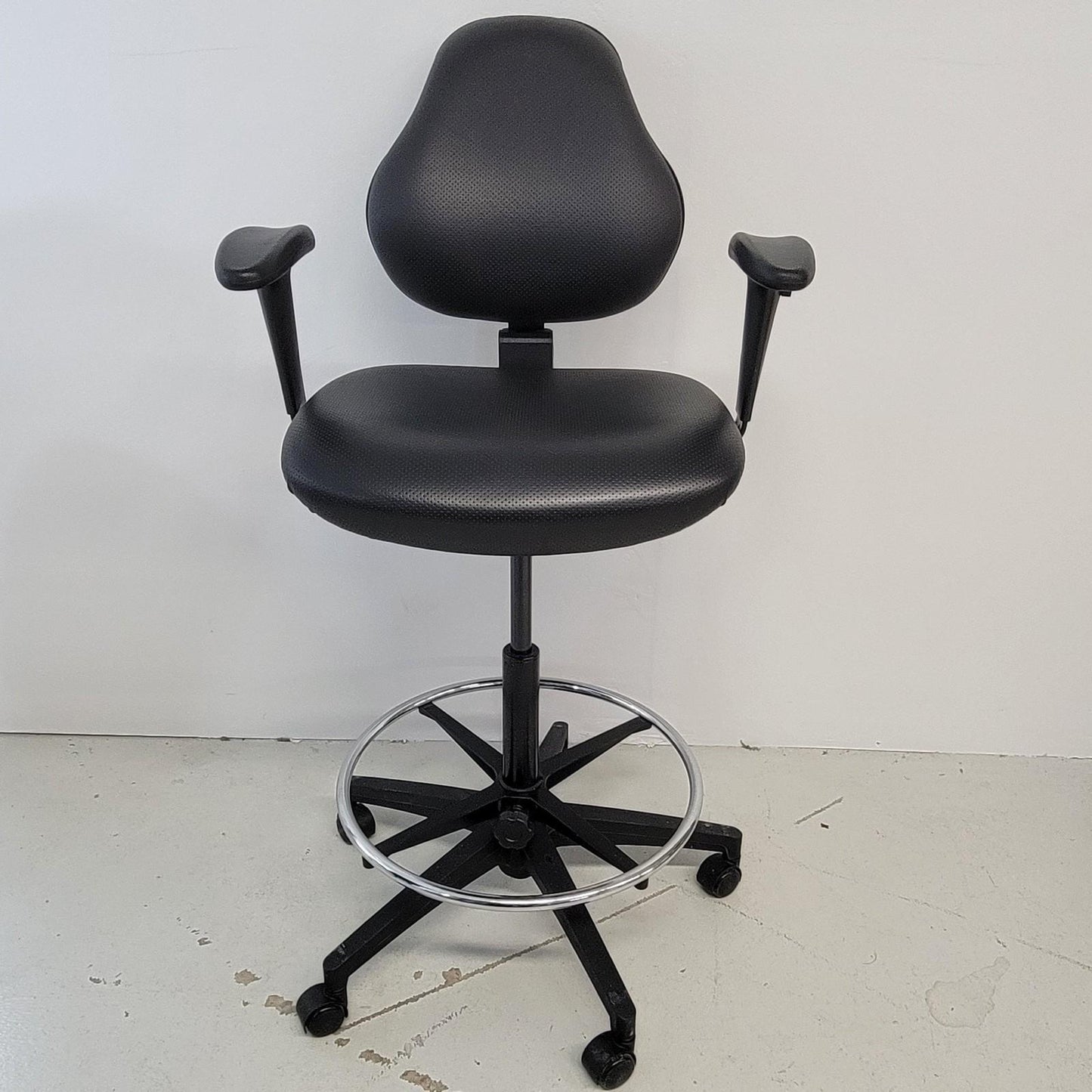 VWR Avantor 76308-740 Lab Laboratory Chair w/ Adjustable Black Vinyl Stool