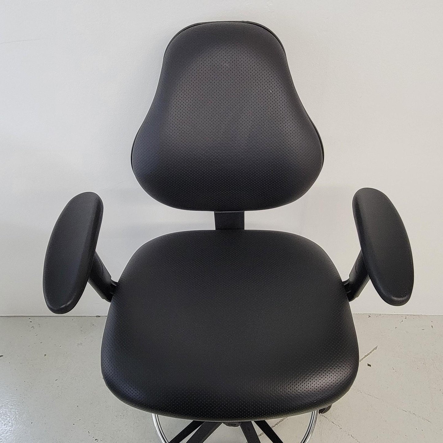 VWR Avantor 76308-740 Lab Laboratory Chair w/ Adjustable Black Vinyl Stool