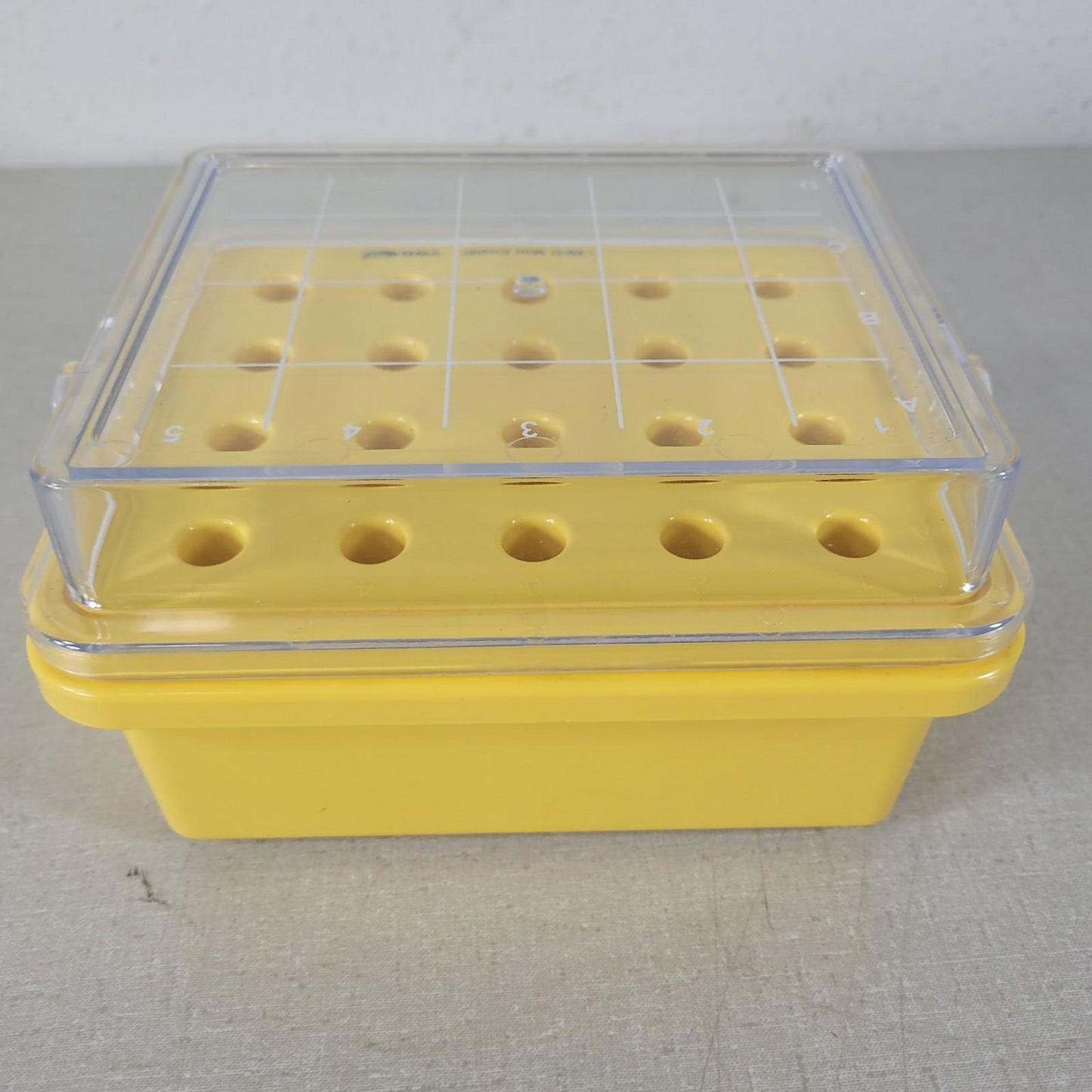 VWR Globe 454025 Cryocool Mini Cooler 20-Place 4x5 -20°C 1.5 mL Tubes Yellow