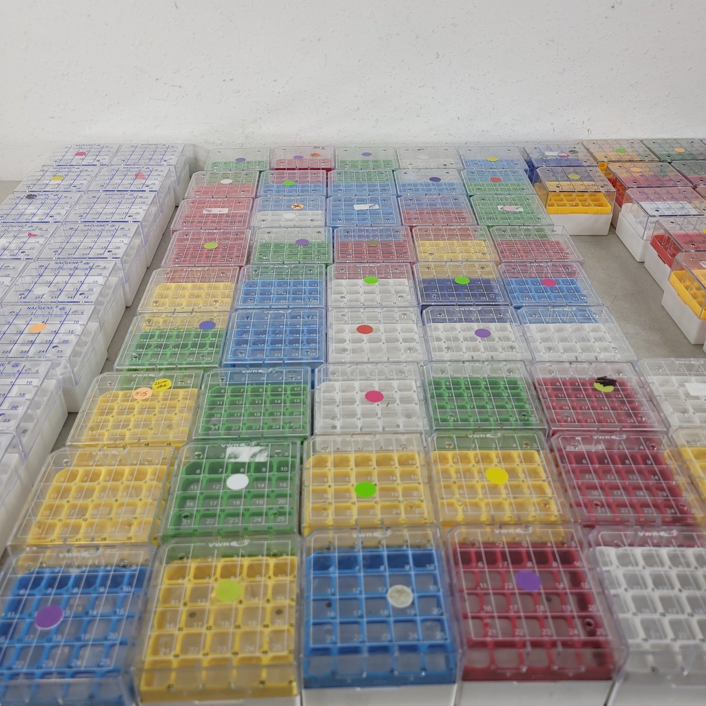 Lot Of 95 Nalgene VWR 5025-0505 CryoBoxes Polycarbonate 25-Place Cryogenic Vials