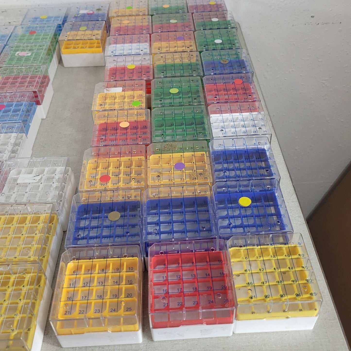 Lot Of 95 Nalgene VWR 5025-0505 CryoBoxes Polycarbonate 25-Place Cryogenic Vials
