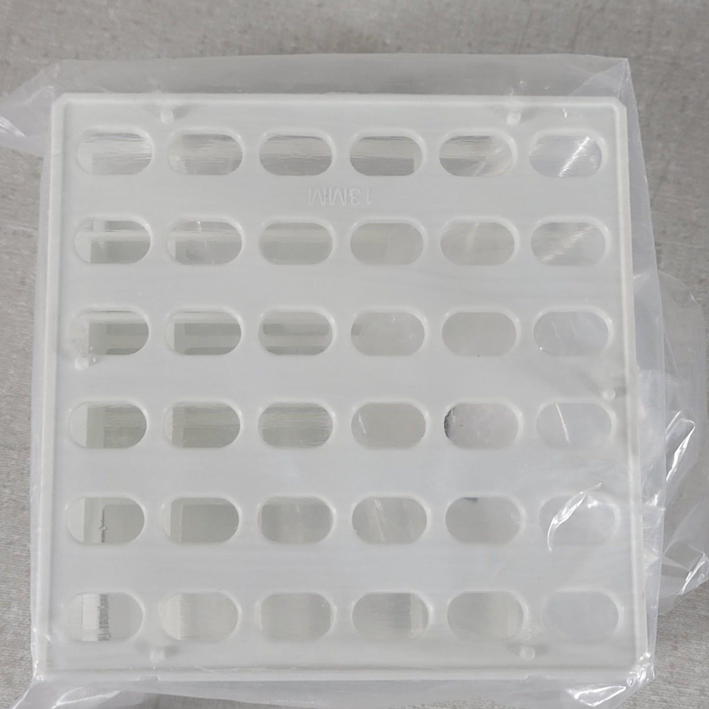 VWR 89215-722 Rack Test Tube 13mm Tubes 36 Place Well White Nylon