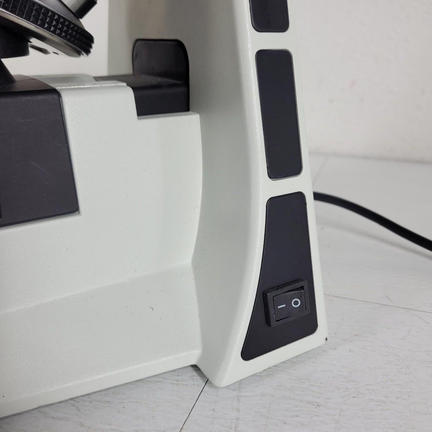 Laxco LMI3-PH4 Inverted Phase Contrast Microscope 3 Objectives PL10X/22 LMI-3000