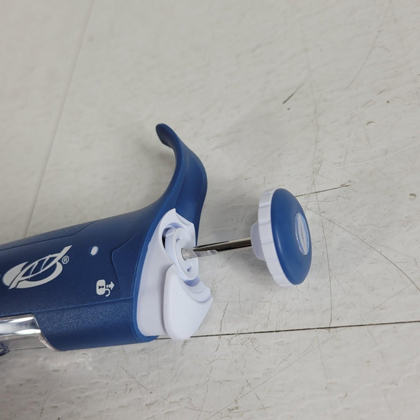 VWR EHP 1000 Ergonomic Adjustable Single Channel 100-1000µL Pipette Pipet