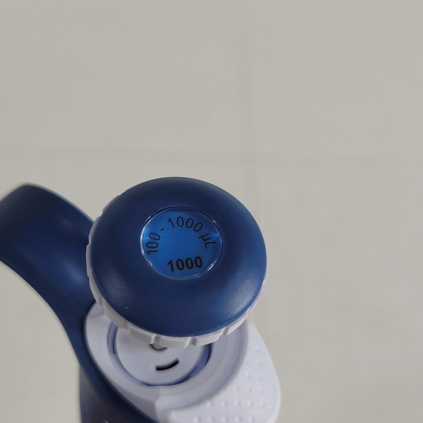 VWR EHP 1000 Ergonomic Adjustable Single Channel 100-1000µL Pipette Pipet