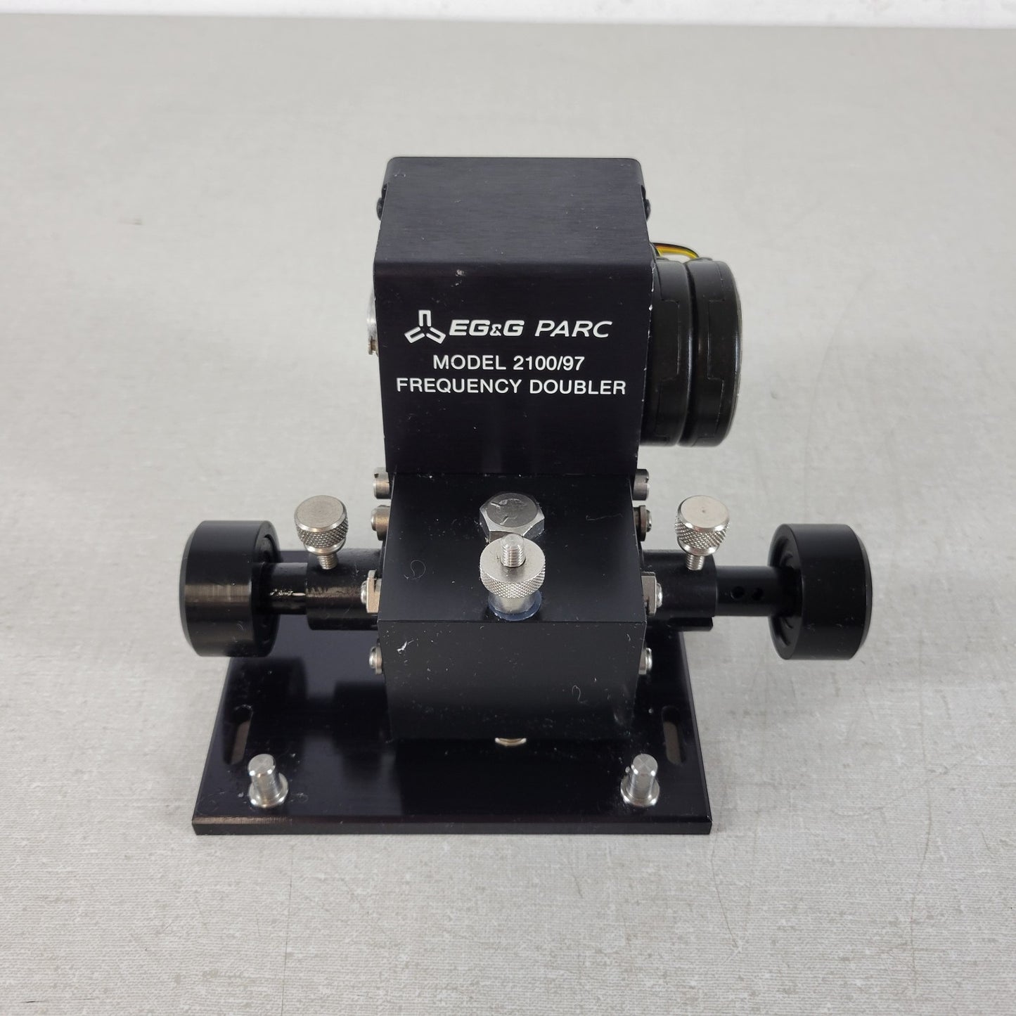 EG&G PARC 2100/97 Frequency Doubler DB9 w/ 5 Volts K82501-P18142 Stepper