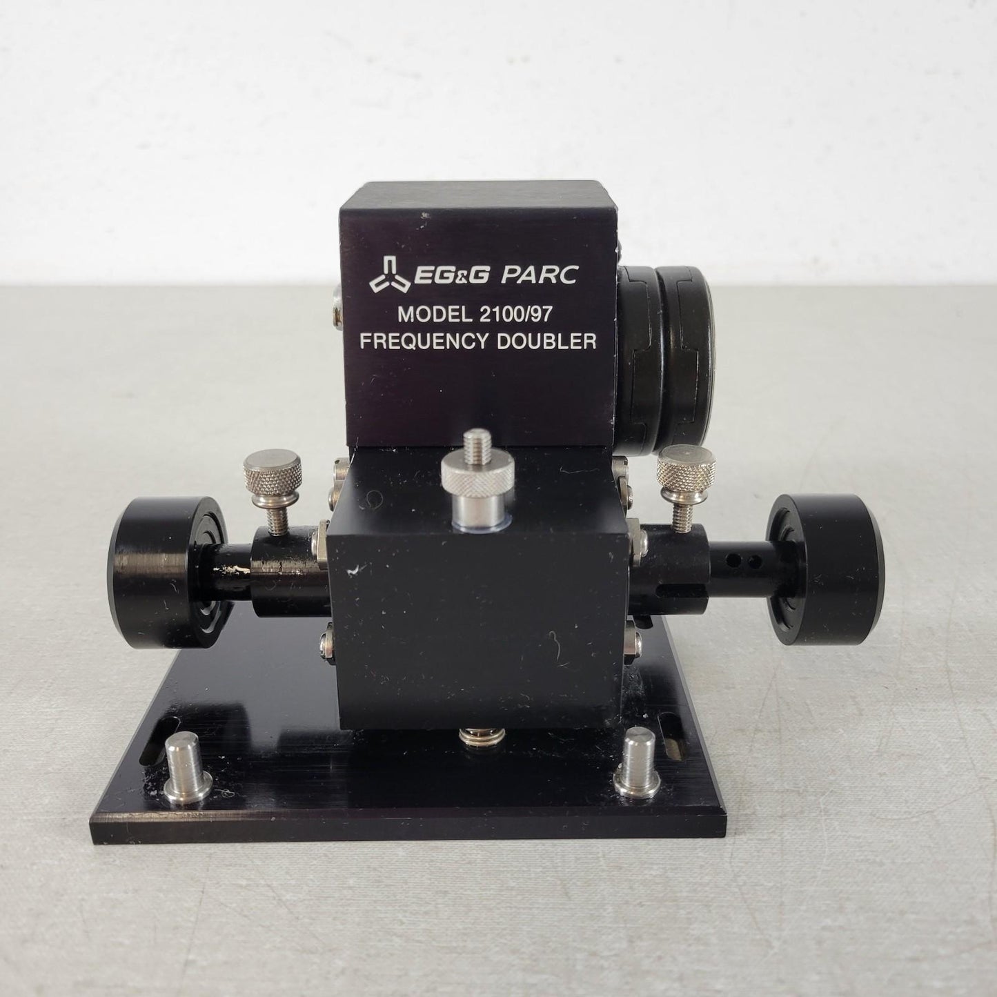 EG&G PARC 2100/97 Frequency Doubler DB9 w/ 5 Volts K82501-P18142 Stepper