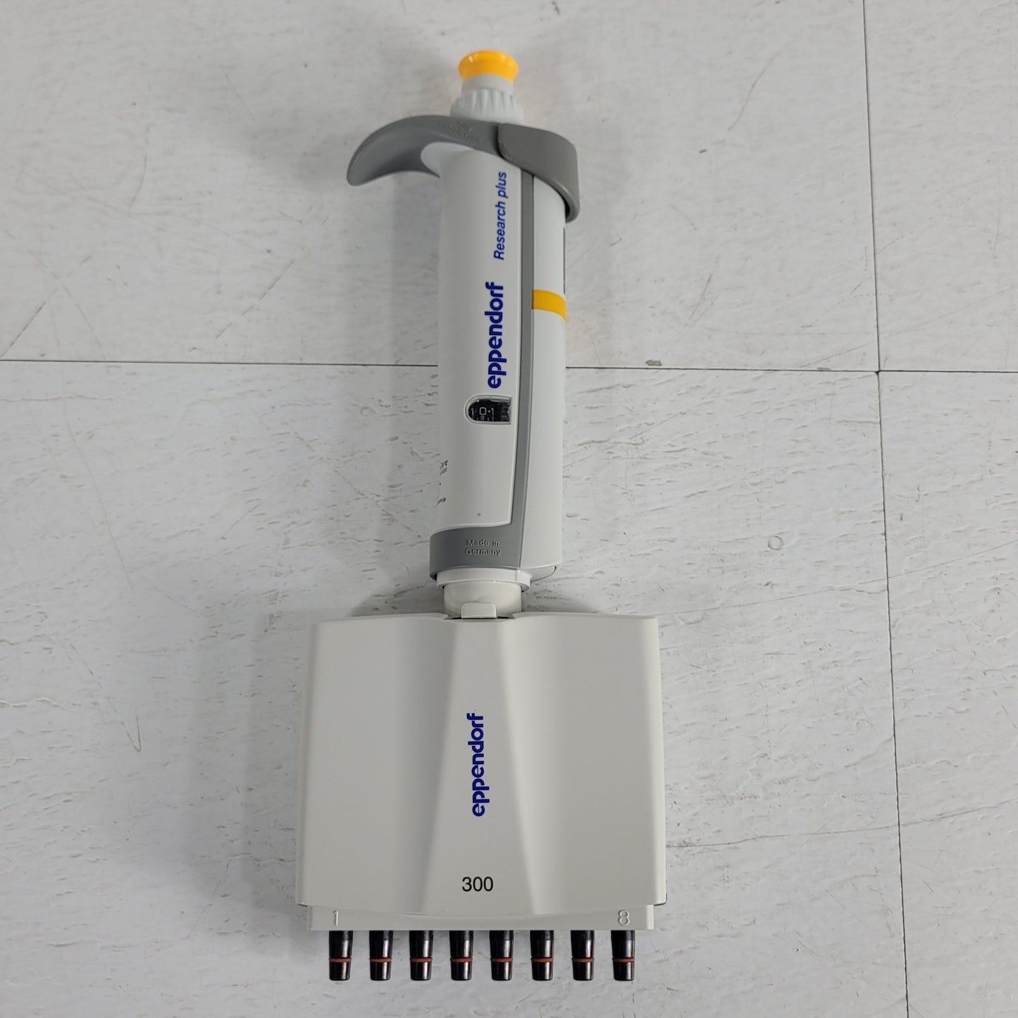 Eppendorf EPPR3065 30-300µL 8-Channel Pipette Orange Adjustable Vol 4926000050