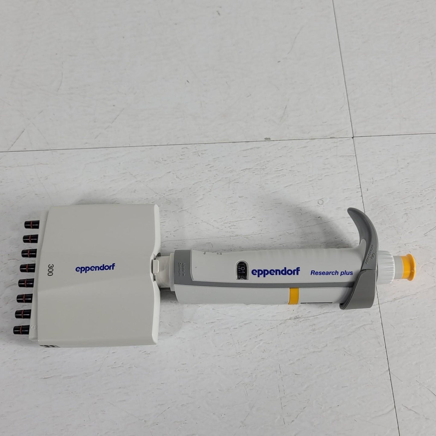 Eppendorf EPPR3065 30-300µL 8-Channel Pipette Orange Adjustable Vol 4926000050