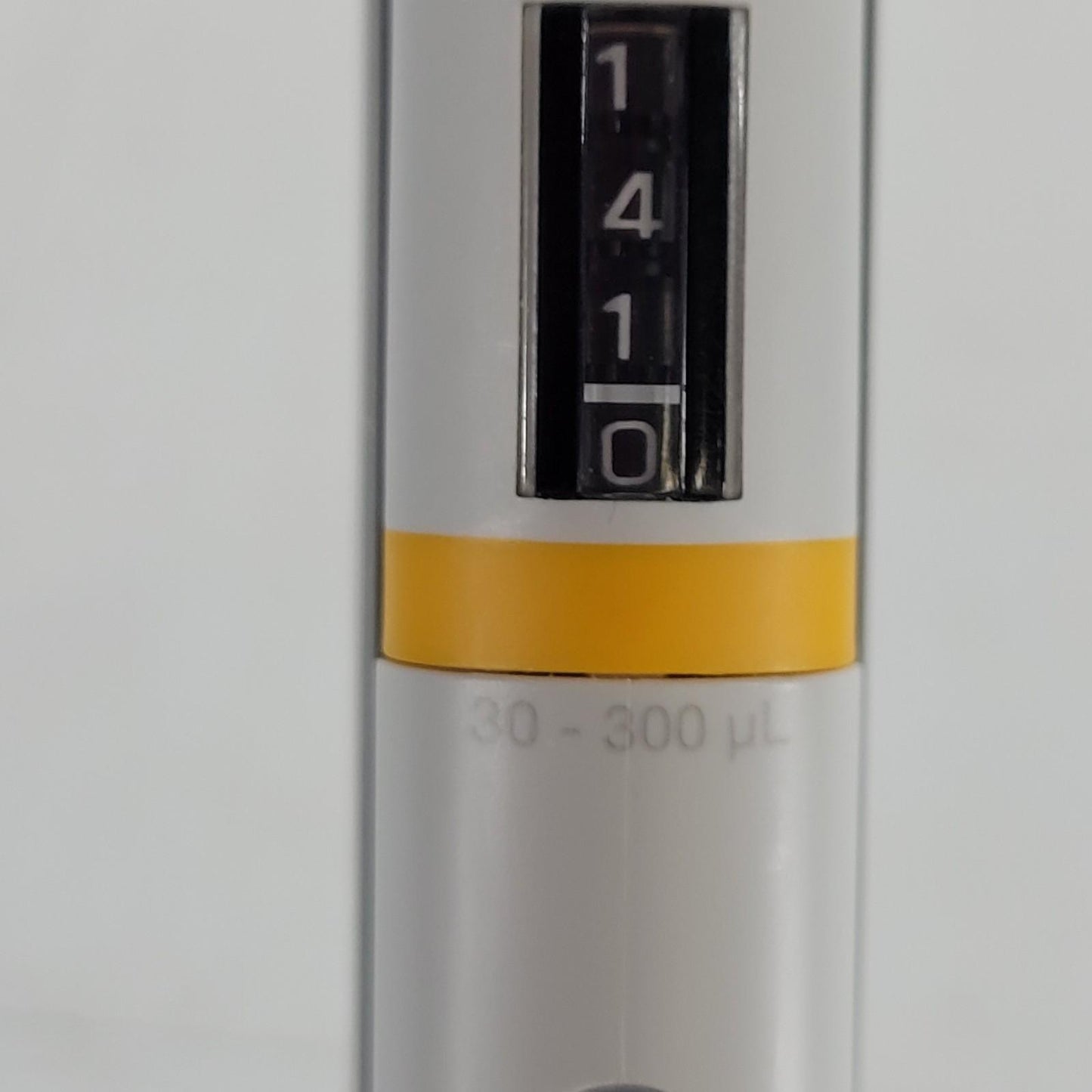 Eppendorf EPPR3065 30-300µL 8-Channel Pipette Orange Adjustable Vol 4926000050