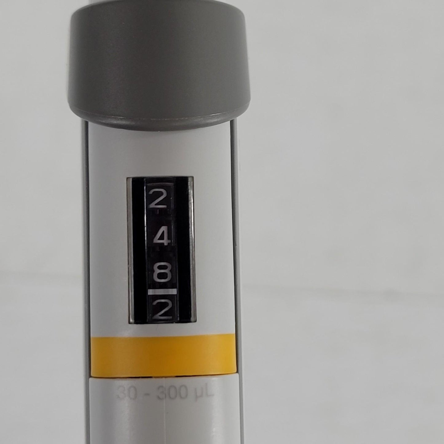 Eppendorf EPPR3065 30-300µL 8-Channel Pipette Orange Adjustable Vol 4926000050
