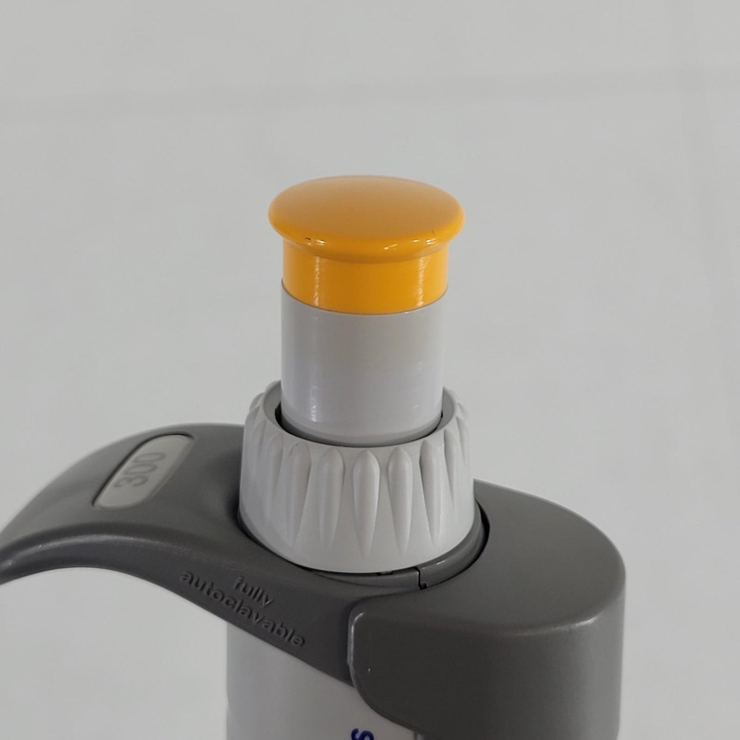 Eppendorf EPPR3065 30-300µL 8-Channel Pipette Orange Adjustable Vol 4926000050