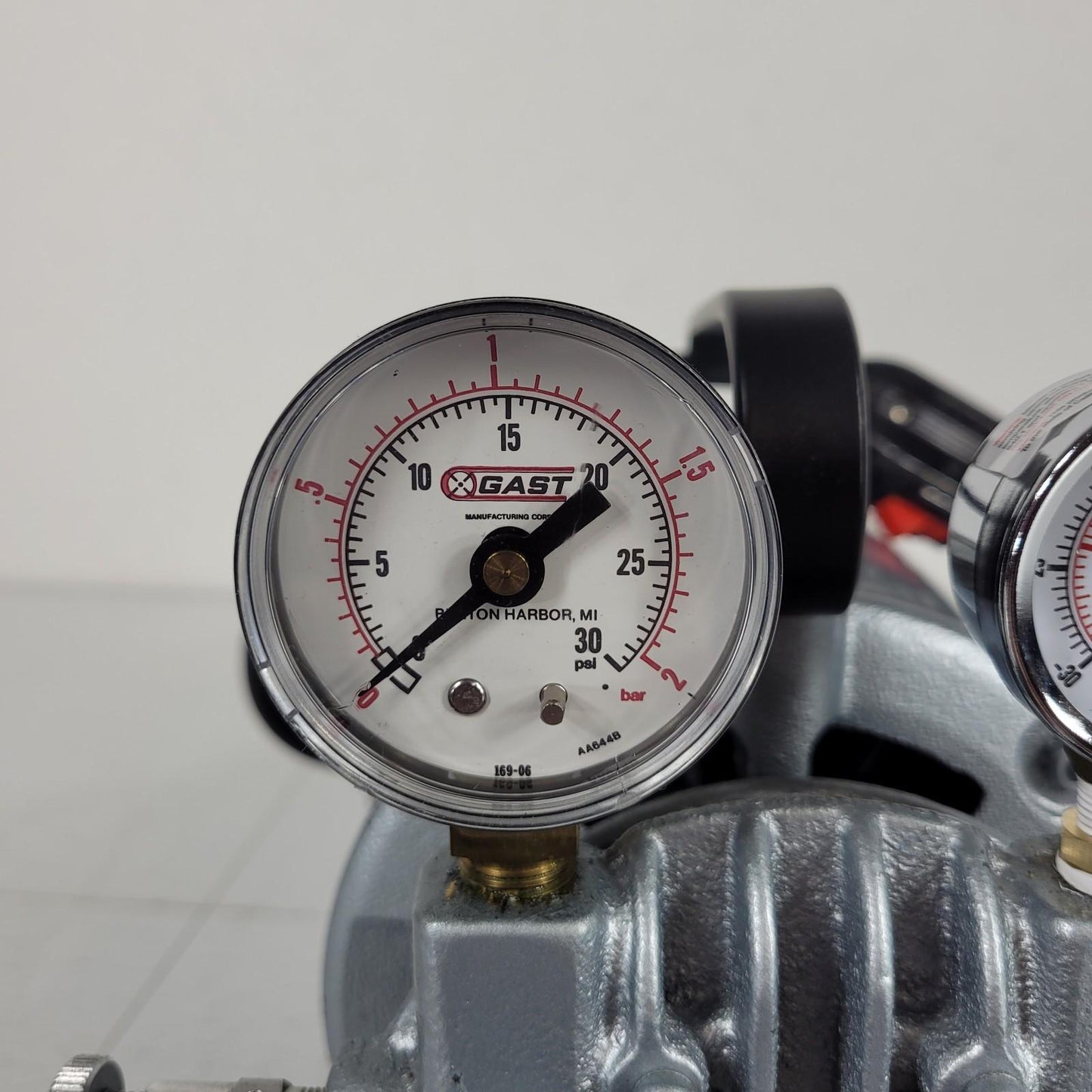 TESTED PULLS STRONG Gast G8GCX Air Vacuum Compressor Pump 1/6HP Collection Cups