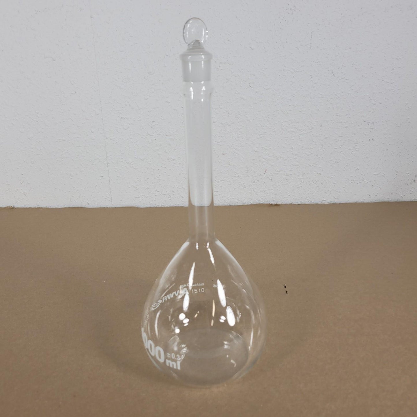 VWR ASTM E-288 1000mL Volumetric Flask Class A Borosilicate Glass w/ Stopper