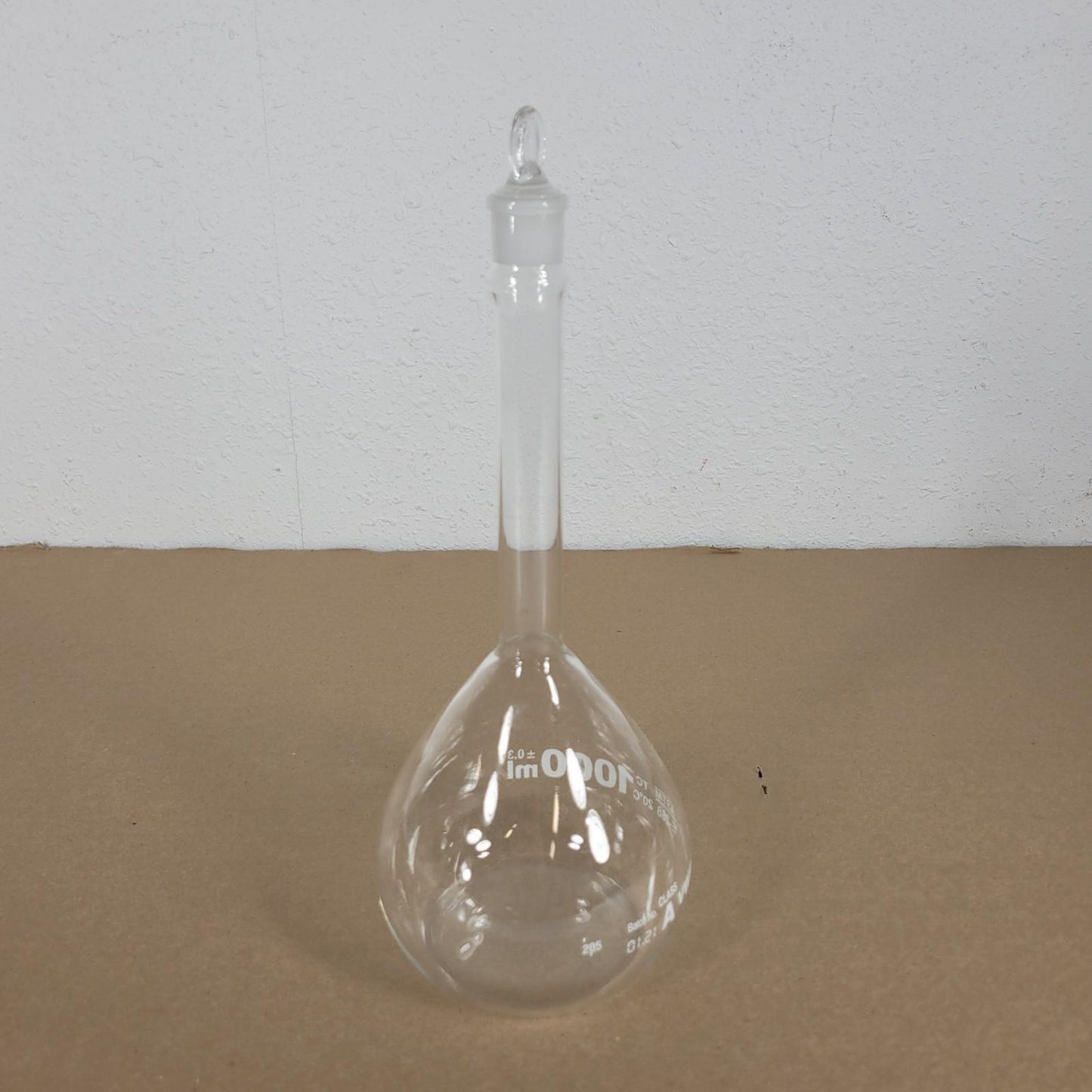 VWR ASTM E-288 1000mL Volumetric Flask Class A Borosilicate Glass w/ Stopper
