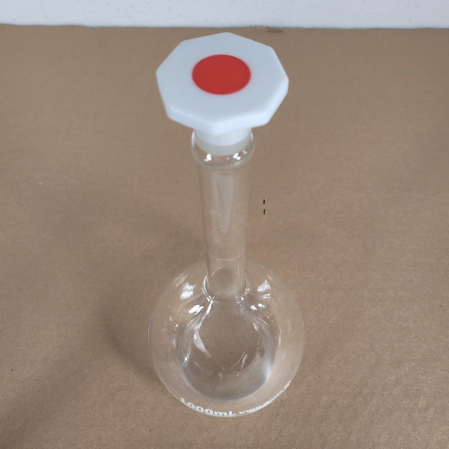 VWR 10546-000 1000mL Volumetric Flask Class A Borosilicate Glass w/ Stopper