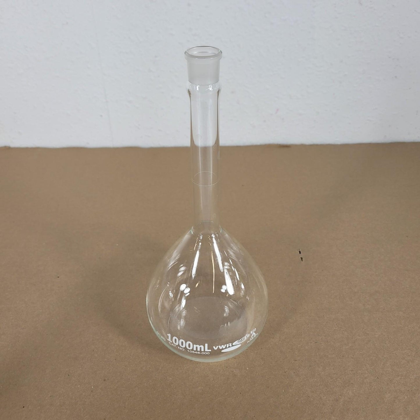 VWR 10546-000 1000mL Volumetric Flask Class A Borosilicate Glass w/ Stopper