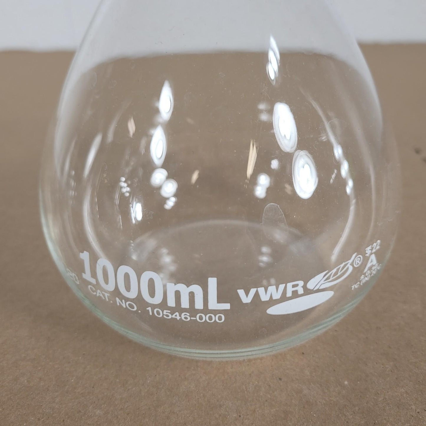 VWR 10546-000 1000mL Volumetric Flask Class A Borosilicate Glass w/ Stopper