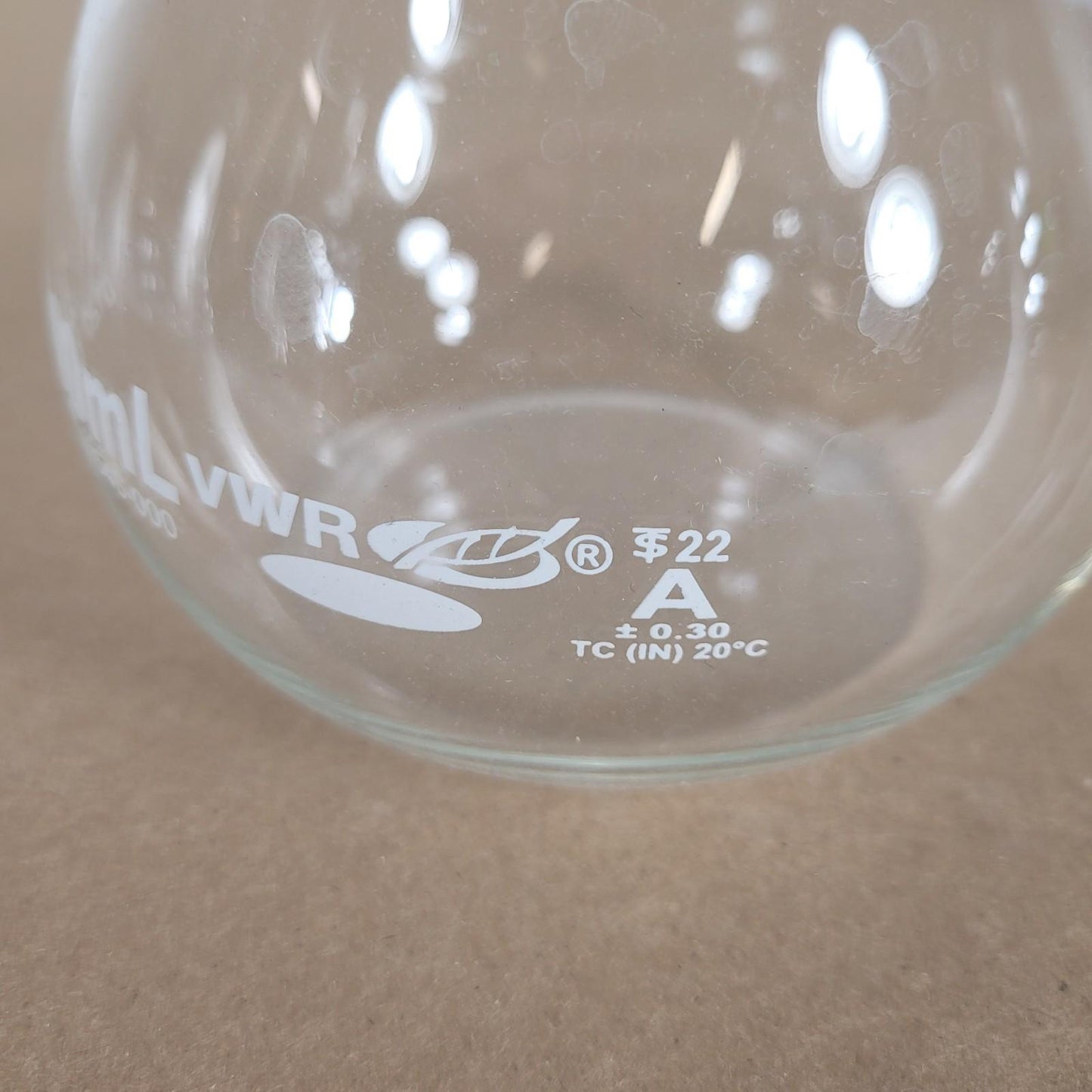 VWR 10546-000 1000mL Volumetric Flask Class A Borosilicate Glass w/ Stopper